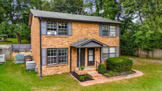 Photo - Awesome 2BE/1.5BA duplex in fantastic location in Nashville!