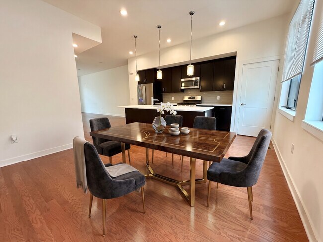 Photo - 4589 Riverside Way