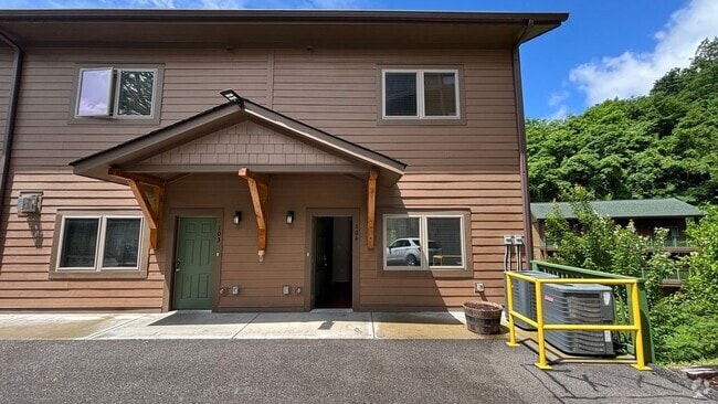 Building Photo - 128 Village Dr Rental