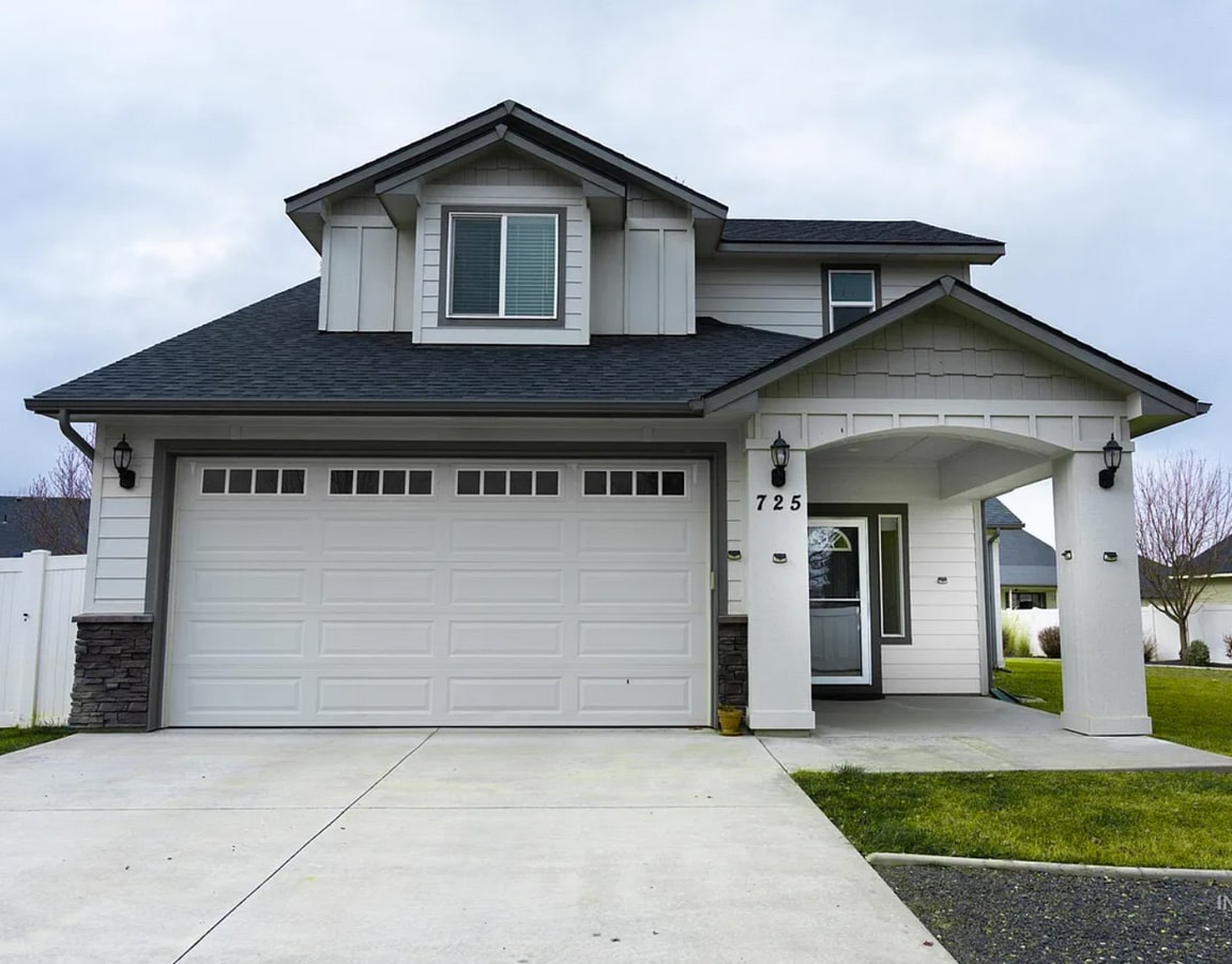 Photo - 725 Lilac St