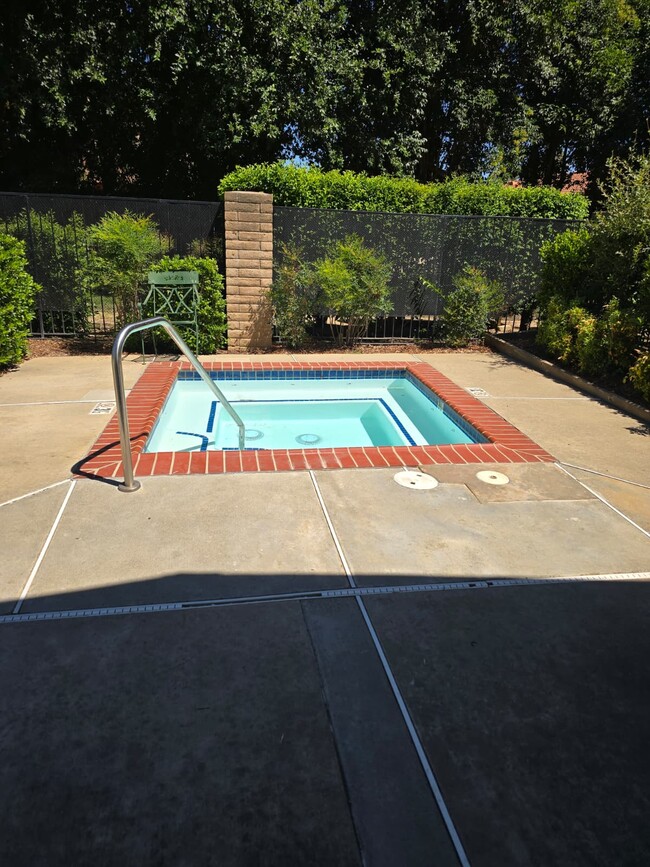 102 Luna Grande Cir Unit 6