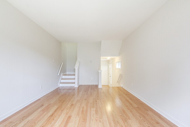 2-Bed TH - Living Room - Vanhorne