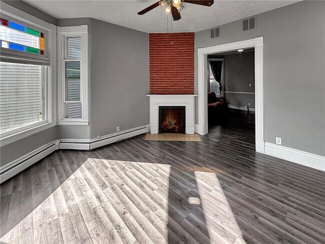 Photo - 417 Mt Ida St