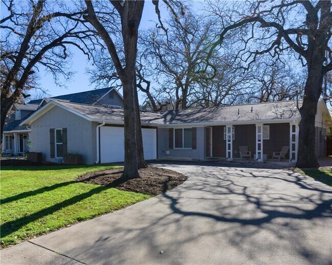 Photo - 2505 Rogge Ln