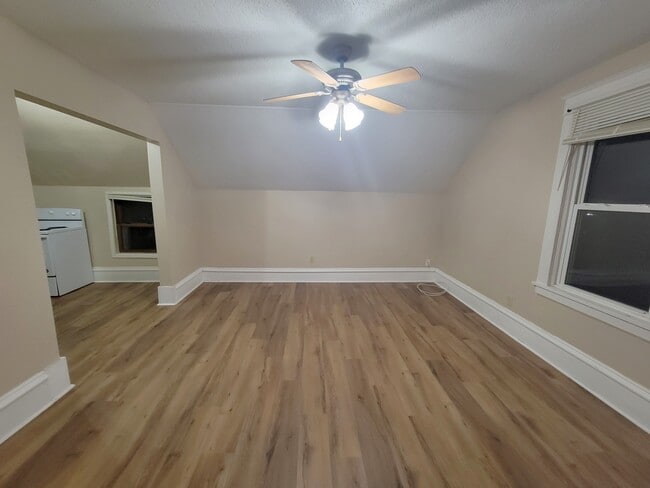 Building Photo - 455 N 2nd St Unit B Rental