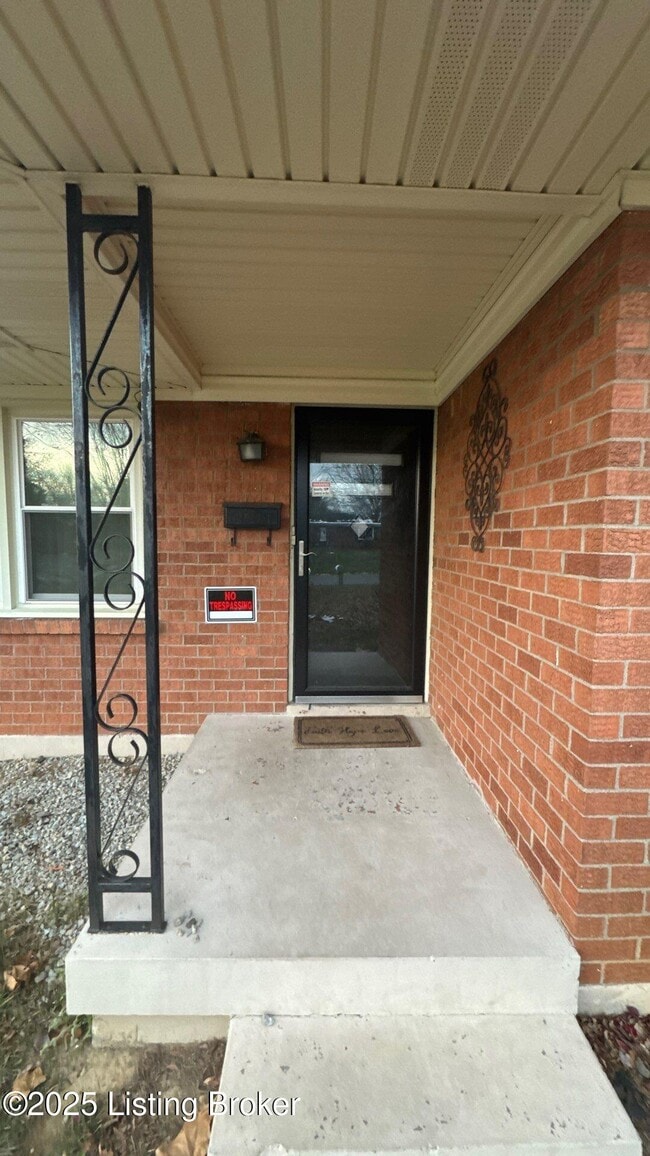 Photo - 6001 Applegate Ln