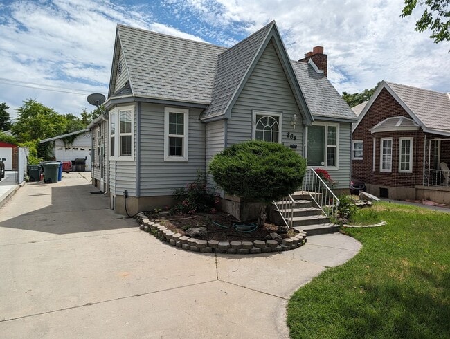 Building Photo - CUTE HOME IN SUGAR HOUSE / 2 CAR GARAGE / QUIET STREET