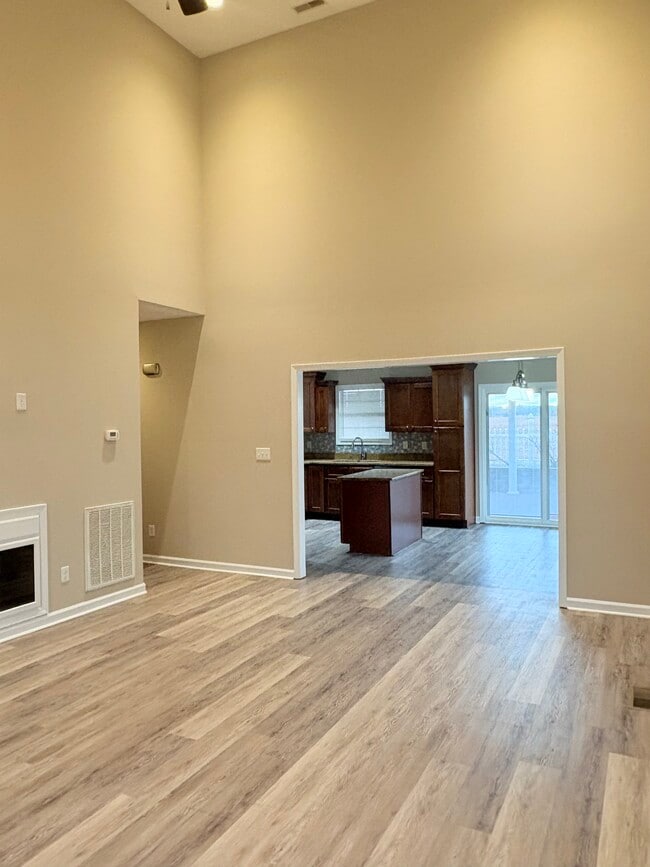 Photo - 135 Daisy Field Ct