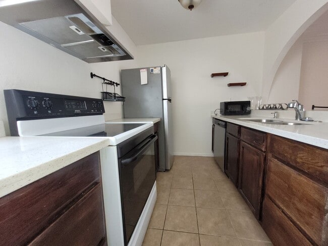 Photo - Beautiful Second Floor Condo in Great Area! Unit J
