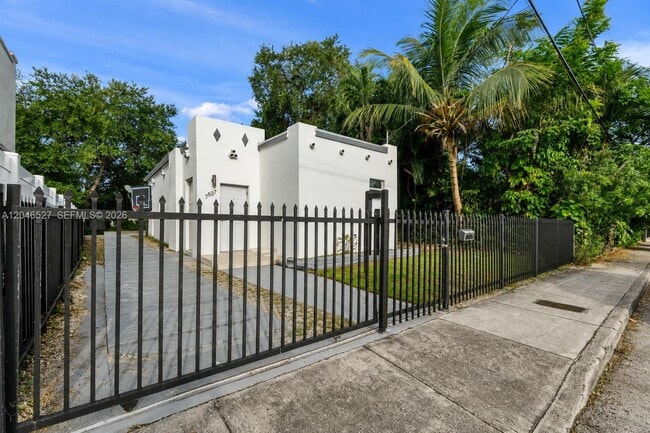 Building Photo - 7537 NW 3rd Ave Unit 2