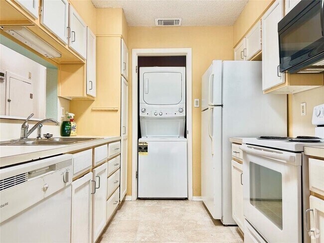 Building Photo - 908 Poplar St Unit 308 Rental