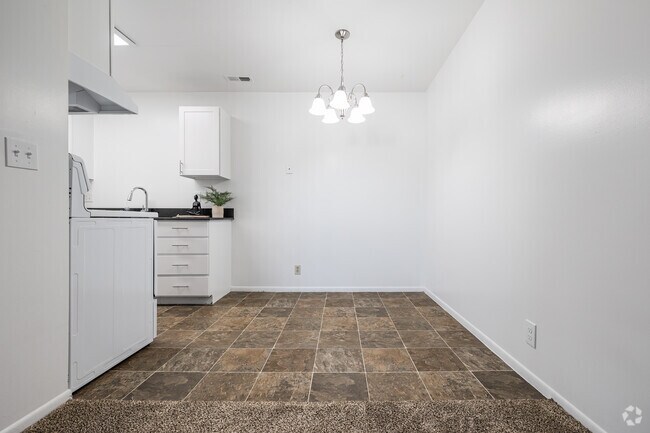 1BR, 1BA - 750SF - Dining Room