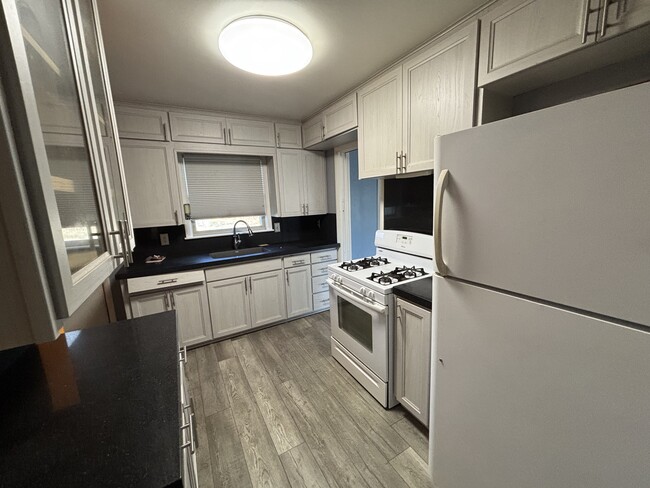 Photo - 1043 College Ln