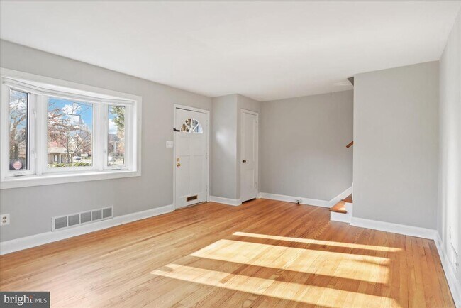 Photo - 6 E Myrtle St