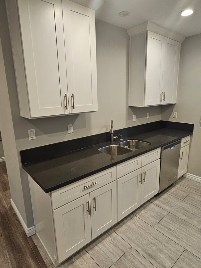 Photo - 7544 Denny Ave