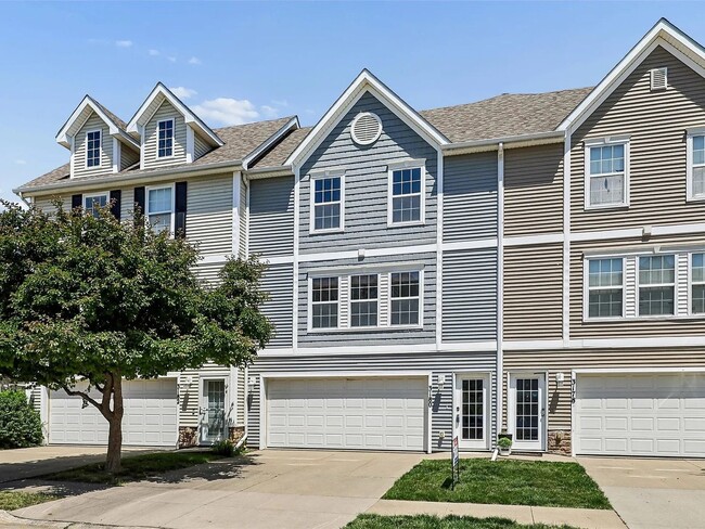 Building Photo - 3180 SW Arlan Ln