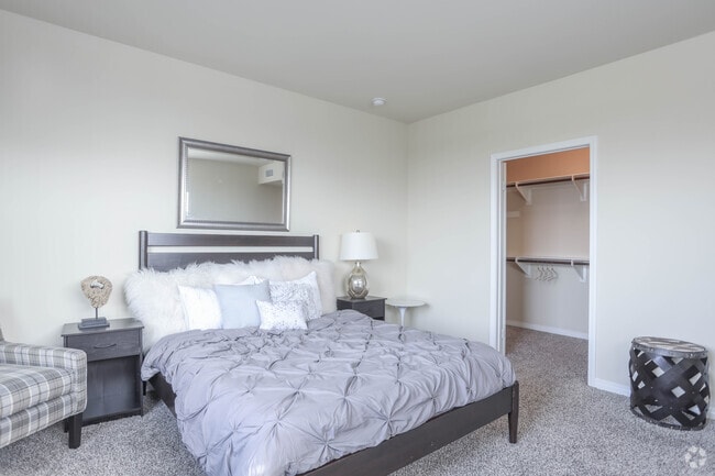 2BR, 2BA-1410 SF