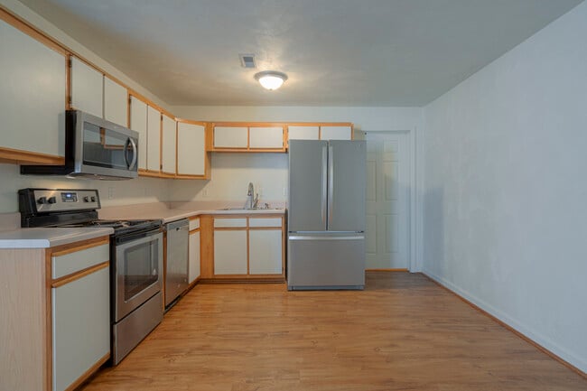 Photo - 913 Giles Rd