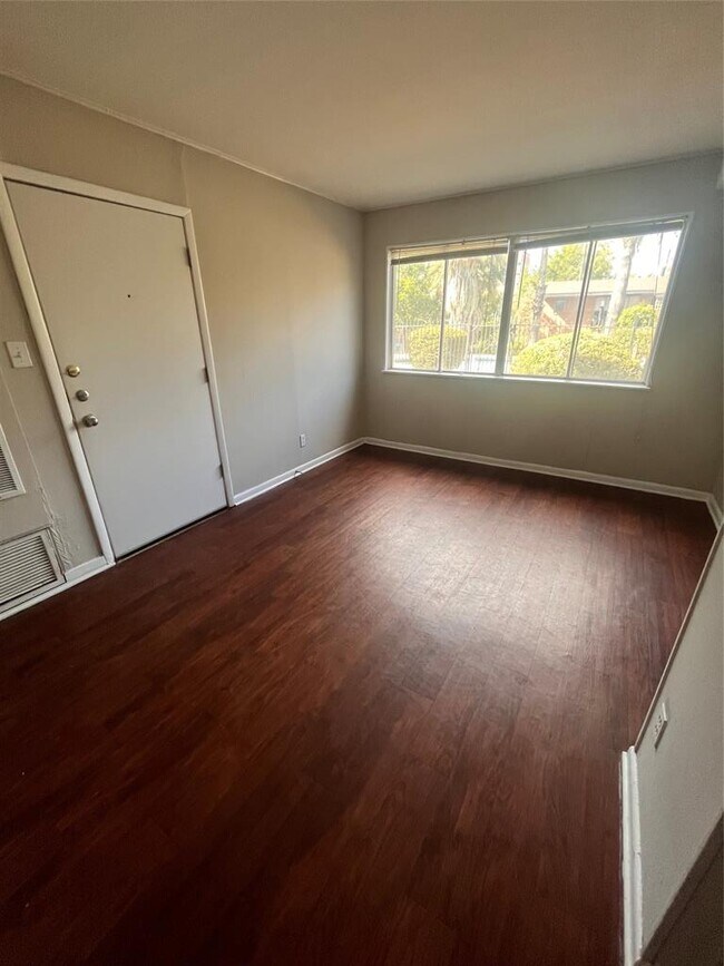 Photo - 3304 Red River St Unidad 103