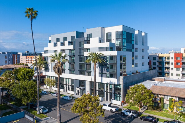 1112 Locust Ave Long Beach, CA 90813