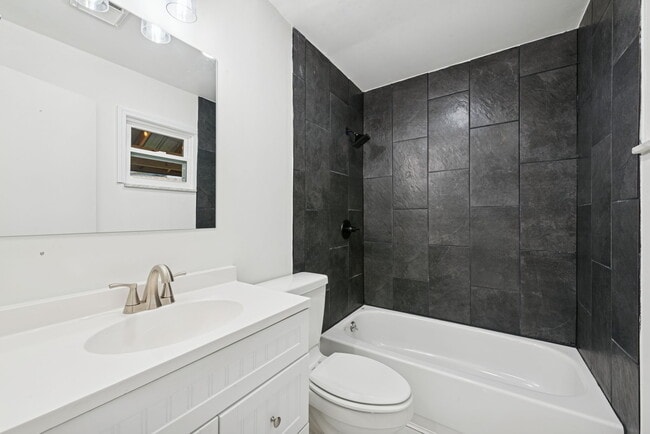 Photo - 408 Chestnut St
