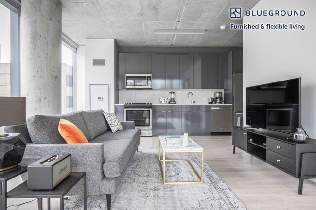 Photo - 311 W Illinois St Unidad FL6-ID150