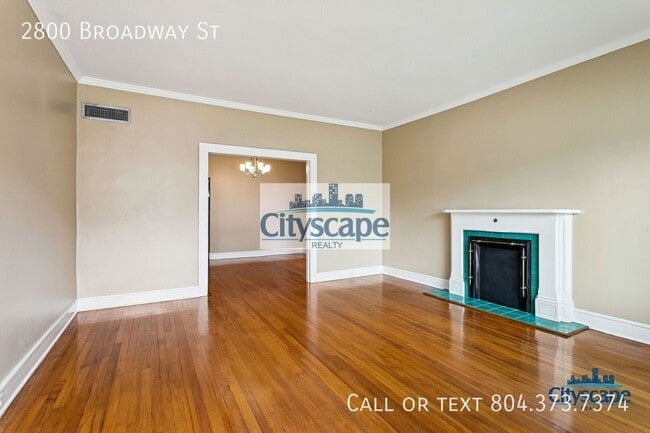 2800 Broadway St
