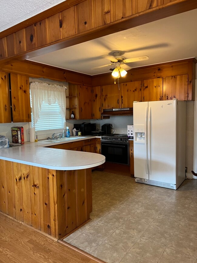 Kitchen - 1202 State Rd S-21-1470