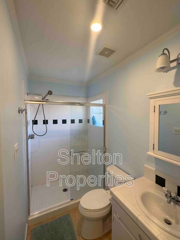 Photo - 2026 N Laurel Ave