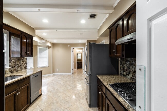 Photo - 1017 Westbury Dr