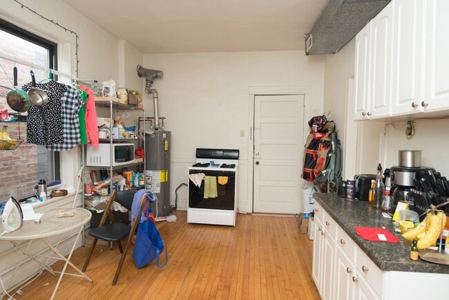 Photo - 1919 W Schiller St Unit 3F