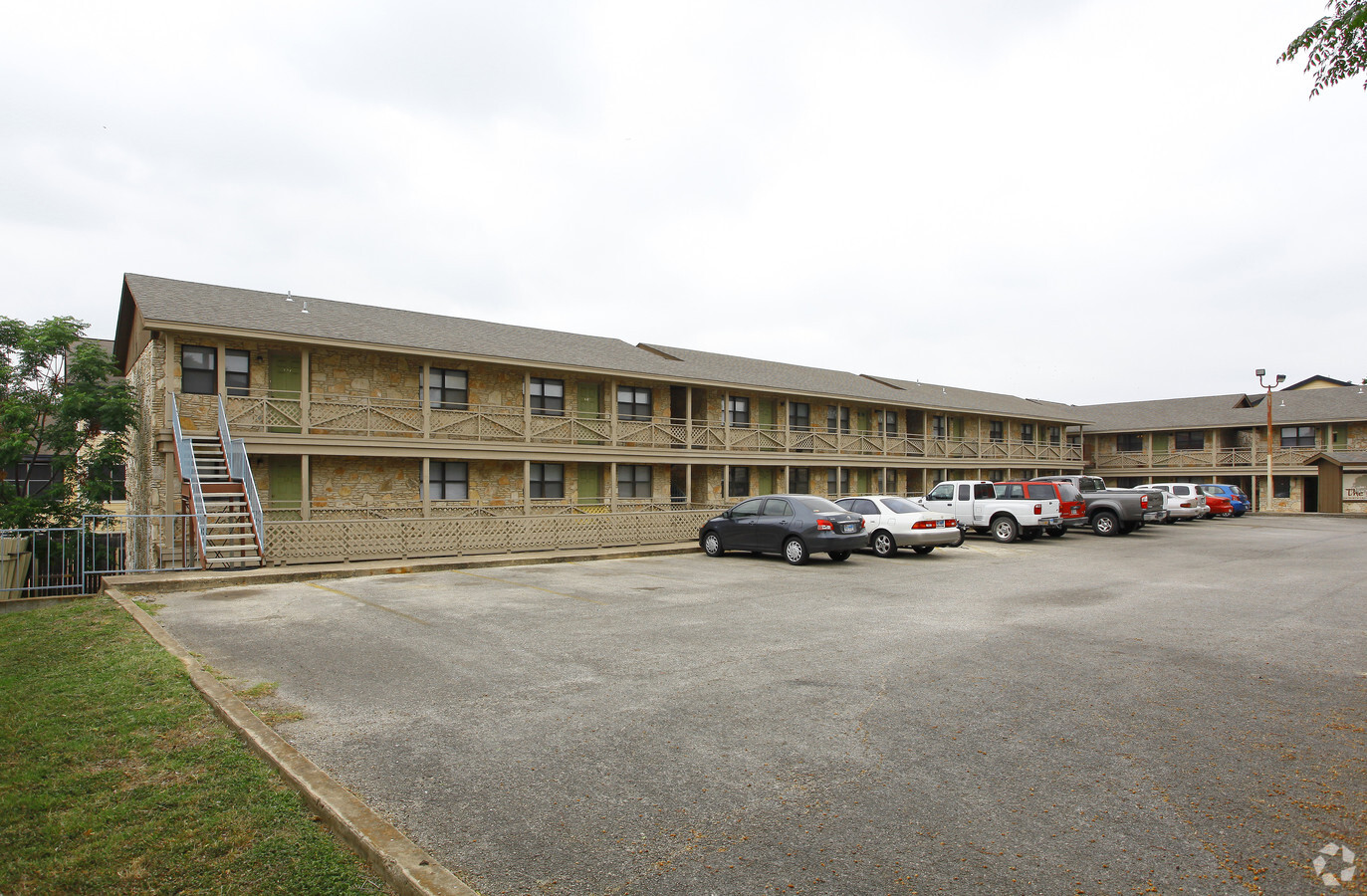 The Oaks Apartments - The Oaks Apartments