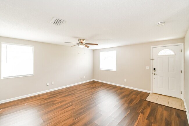 Photo - 2834 Tanglewood Blvd