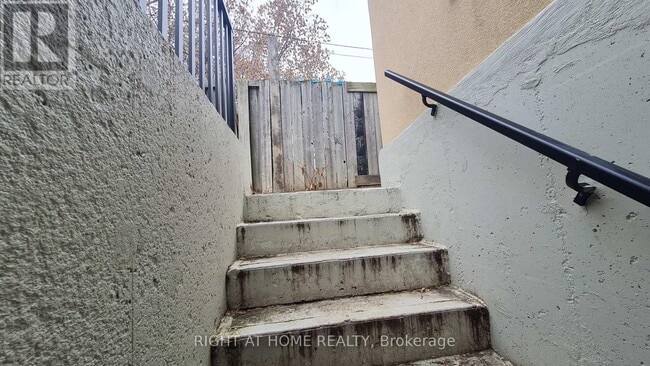 10 Emmott Ave