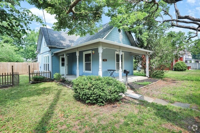 Building Photo - 108 N Muessing St Rental