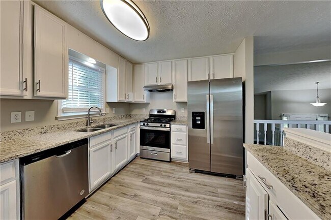 Photo - 434 Robin Hood Dr