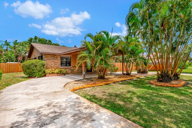 Photo - 691 NW Sharpe St