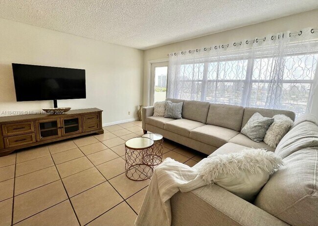 Photo - 401 Golden Isles Dr Unidad 1011