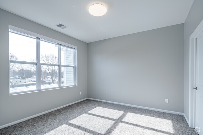2BR, 2BA - 1,100SF