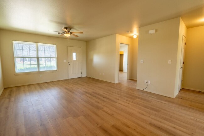 Photo - Cozy 2 bedroom 2 bathroom Townhome - Avail...