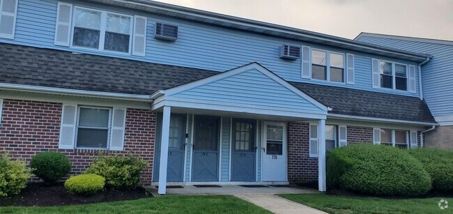 Building Photo - 77B Oxford Village Unit 77B Rental