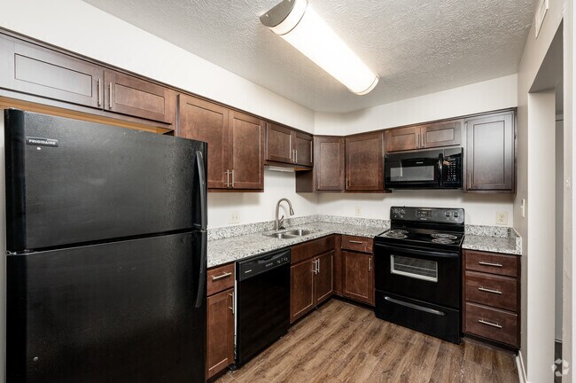 2BR, 1BA - 855SF - Kitchen
