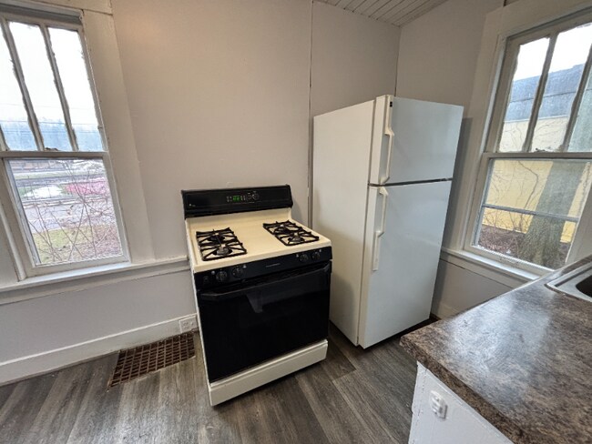 Photo - 1404 W Michigan Ave Unit 2