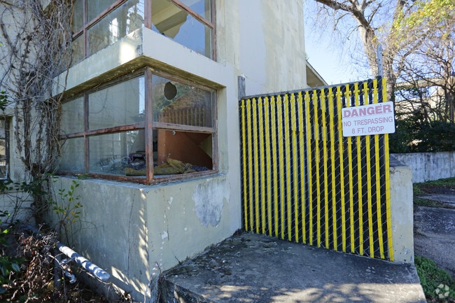 Photo - Grove Court Apartments