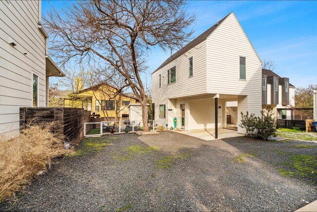 Photo - 1608 Ravey St