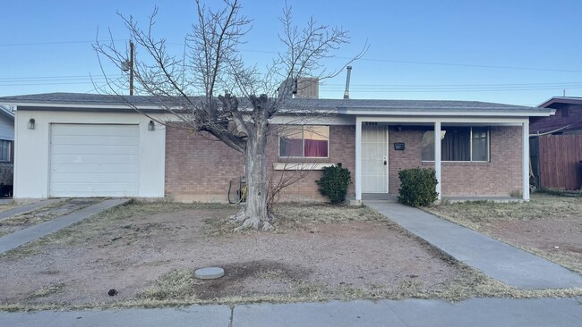 Building Photo - 9224 Montgomery Dr Rental