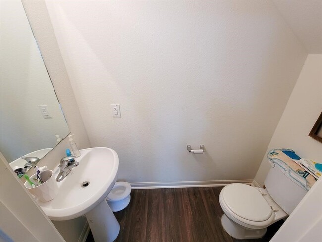 Photo - 17119 Sugar River