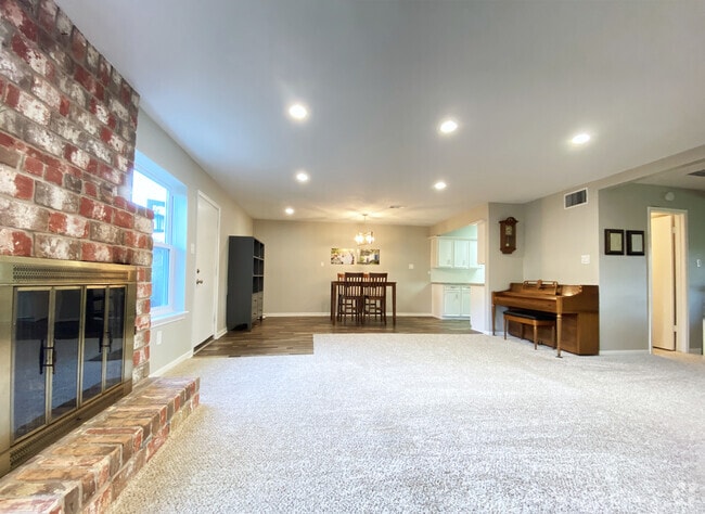 Building Photo - 11744 S Kirkwood Rd Unit 11744 S Kirkwood Rental