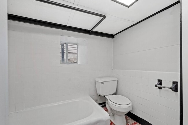 Photo - MOVE IN SPECIAL! SCORE HALF OFF 1ST MONTH'...