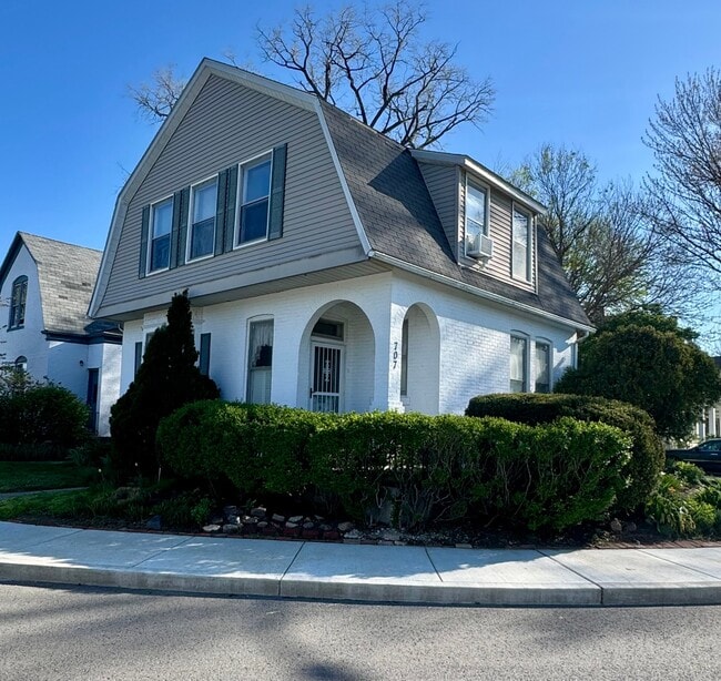 Photo - 707 Edgewater Ave Unit 2